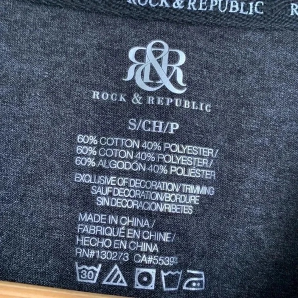 Rock &  Republic Graphic Tee NWOT - Picture 4 of 4
